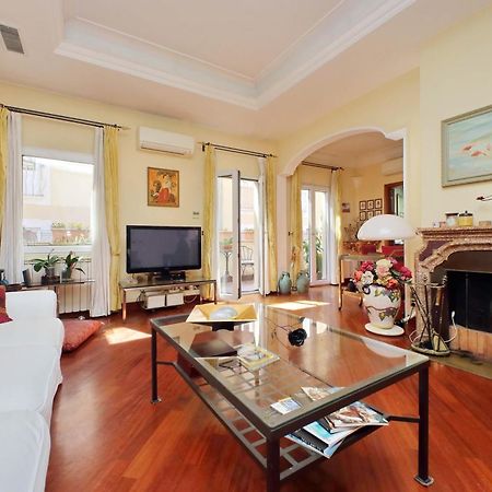 רומא 4Bnb - Luxury Trevi Apartment W Terrace מראה חיצוני תמונה