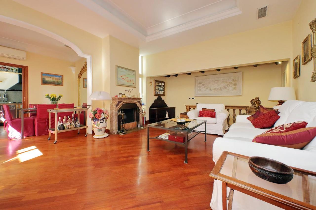 רומא 4Bnb - Luxury Trevi Apartment W Terrace מראה חיצוני תמונה