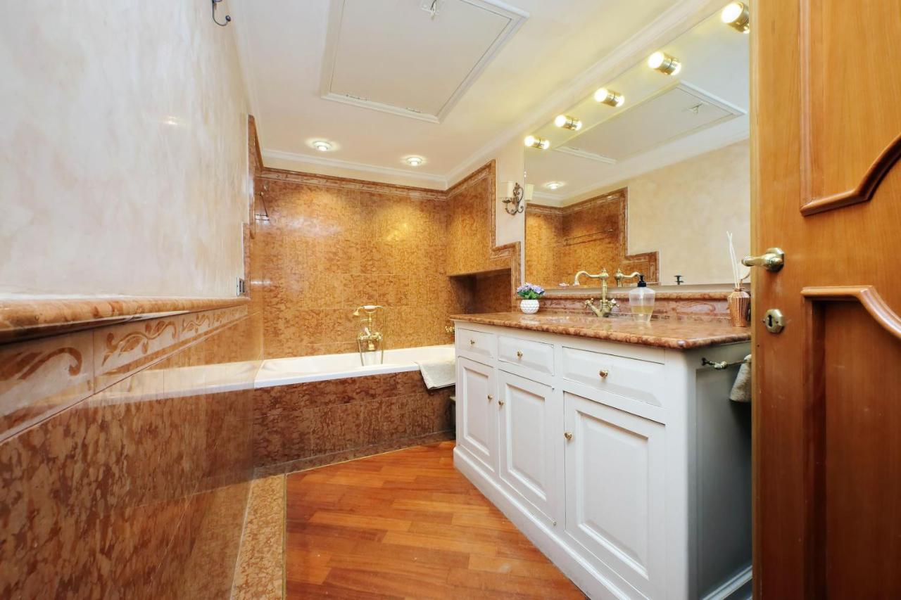 רומא 4Bnb - Luxury Trevi Apartment W Terrace מראה חיצוני תמונה