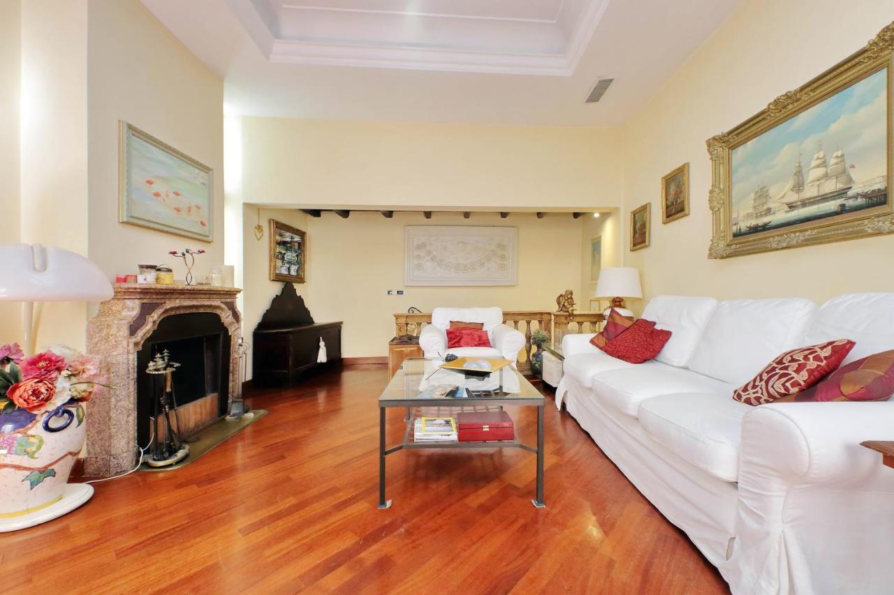 רומא 4Bnb - Luxury Trevi Apartment W Terrace מראה חיצוני תמונה