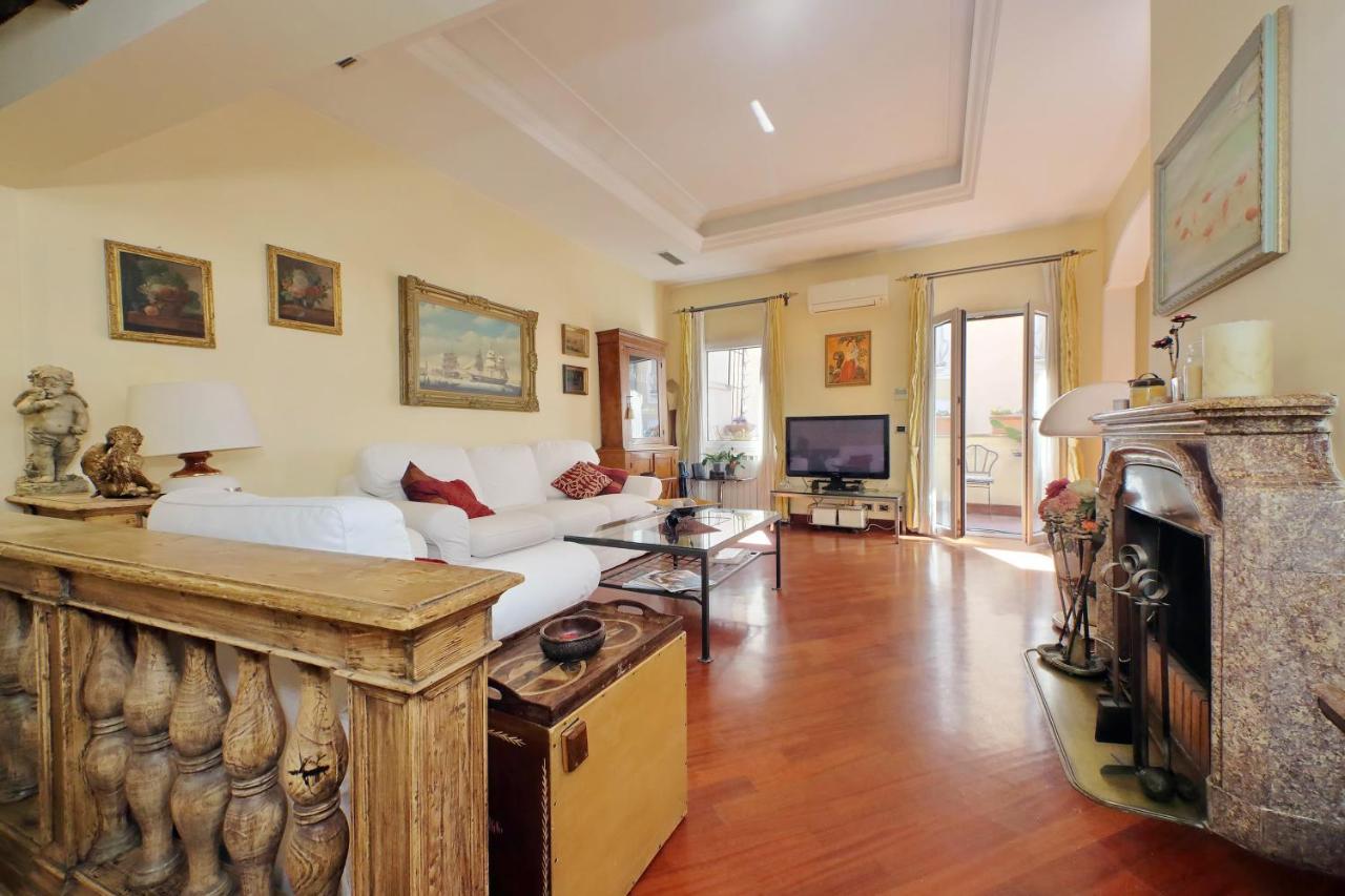רומא 4Bnb - Luxury Trevi Apartment W Terrace מראה חיצוני תמונה