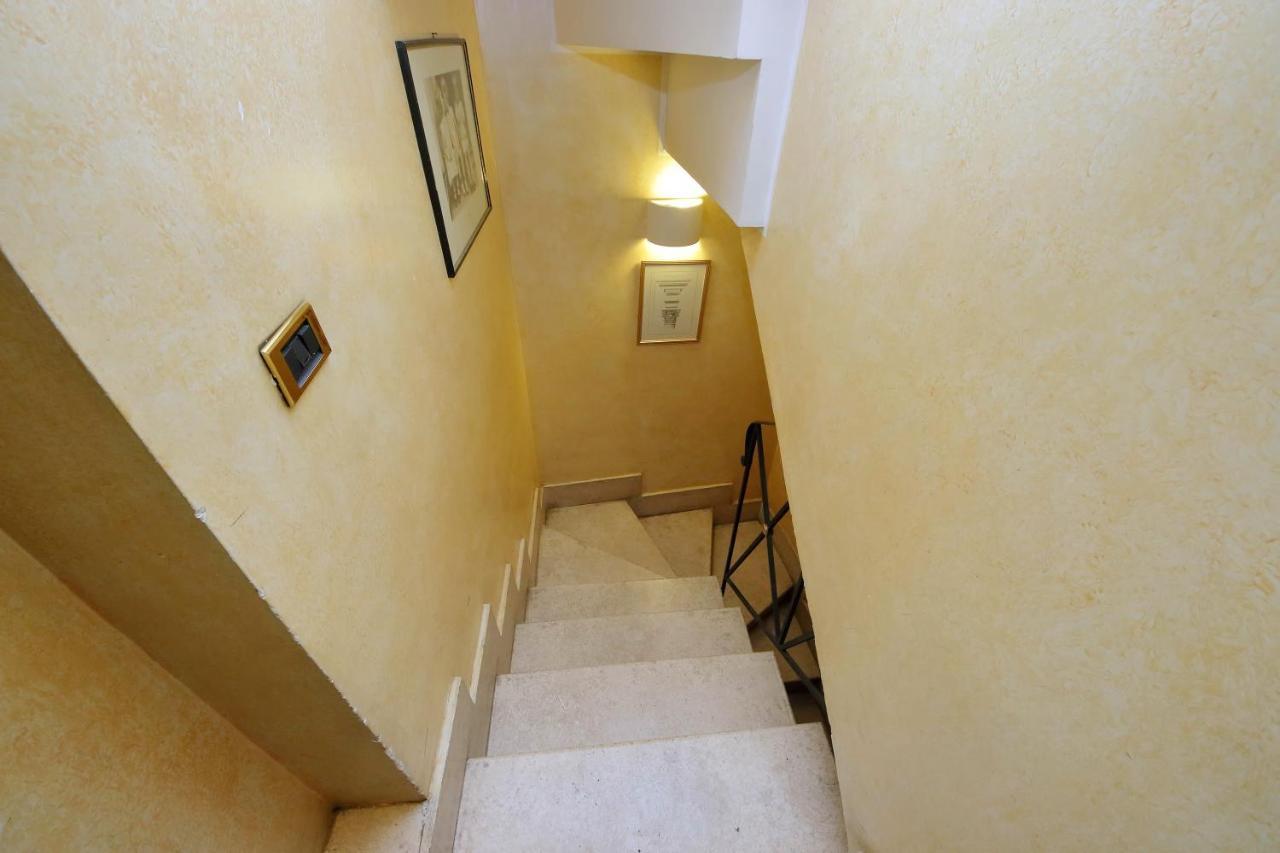 רומא 4Bnb - Luxury Trevi Apartment W Terrace מראה חיצוני תמונה
